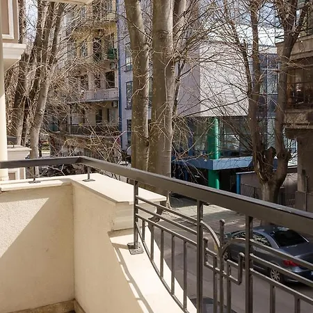 Three Private Near Port Of By Flat Mаnager