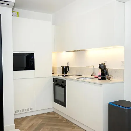 Apartment Three Private Near Port Of By Flat Mаnager *