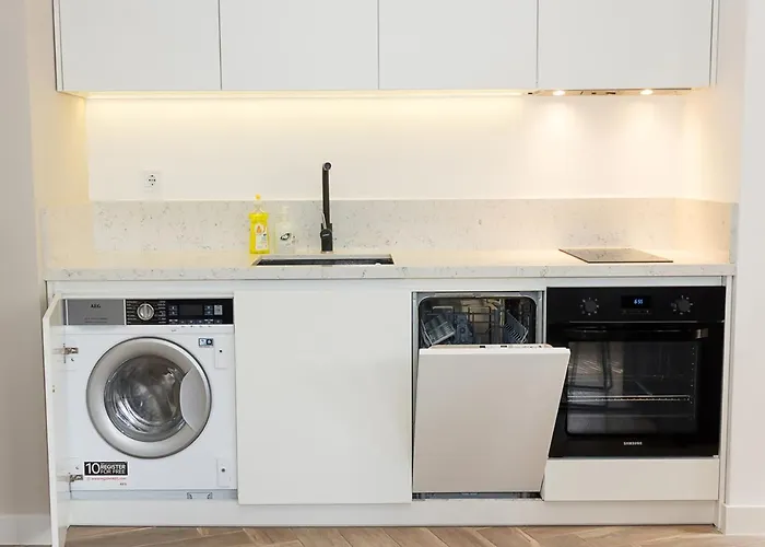 Three Private Near Port Of By Flat Mаnager شقة *