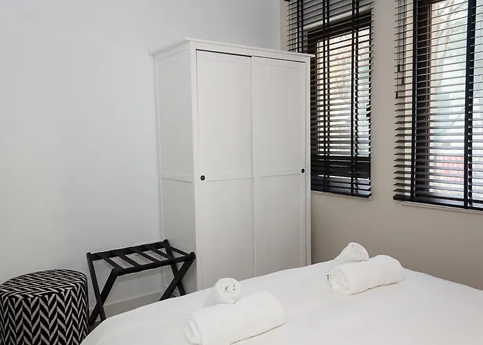 Three Private Near Port Of By Flat Mаnager فارنا