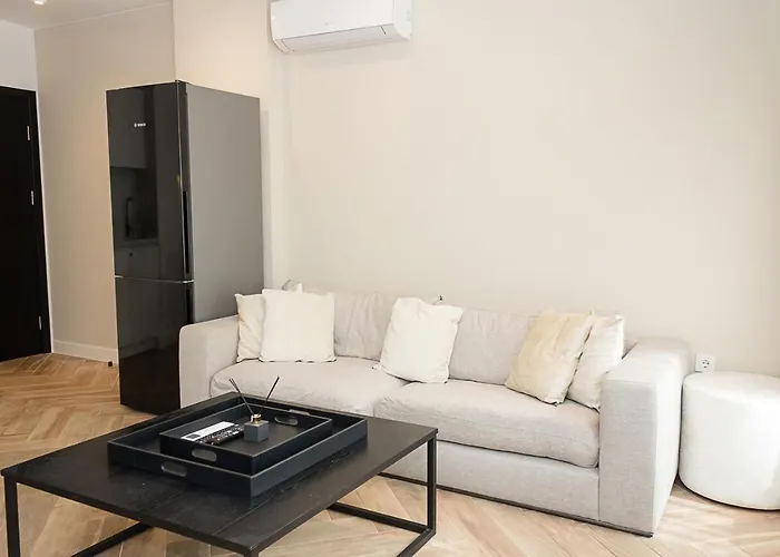 Three Private Near Port Of By Flat Mаnager * فارنا