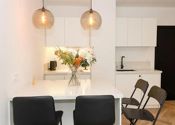 Three Private Near Port Of By Flat Mаnager * فارنا