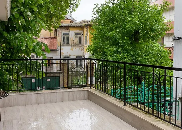 Three Private Near Port Of By Flat Mаnager * فارنا