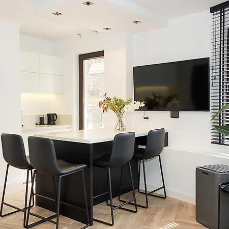 Apartment Three Private Near Port Of By Flat Mаnager