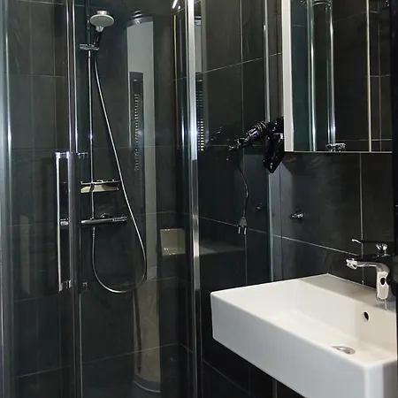 Three Private Near Port Of By Flat Mаnager