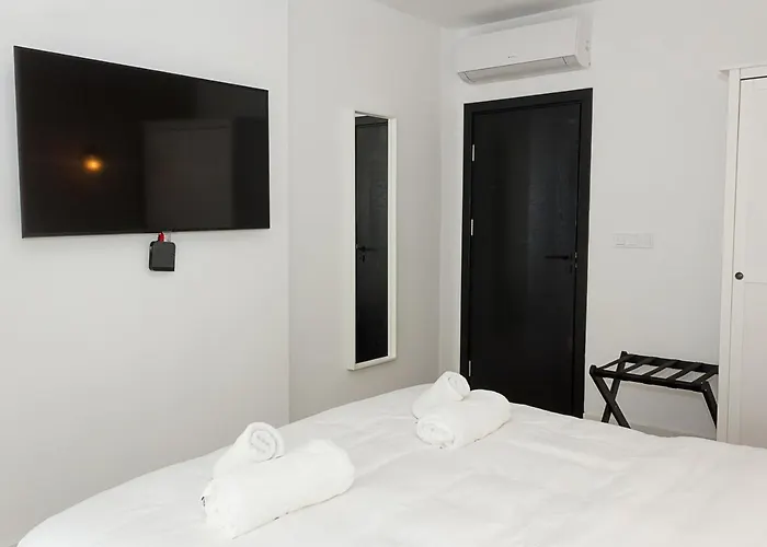 Apartment Three Private Near Port Of By Flat Mаnager *