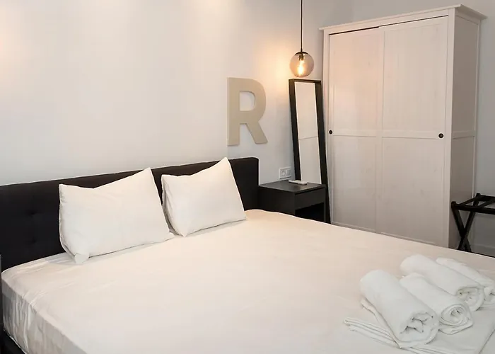 Three Private Near Port Of By Flat Mаnager Apartment