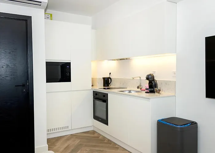 Apartment Three Private Near Port Of By Flat Mаnager *