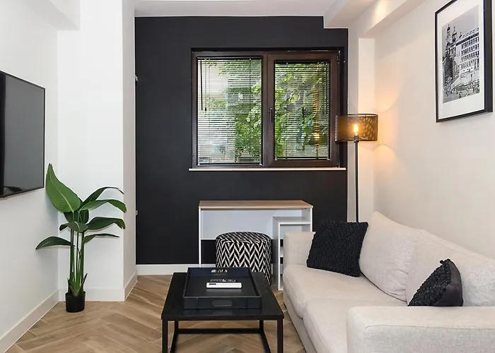 Three Private Near Port Of By Flat Mаnager Daire Varna